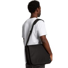 53864_1027_recycled_messenger_bag_front__44205.1659070722.1280.1280